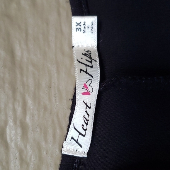 Heart & Hips Black Cold Shoulder Dress Short Sleeve V-Neck Zip NWT Women - Picture 3 of 6